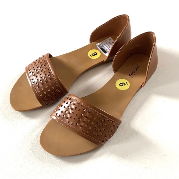 Nicole Brown sandals with woven detail on the strap, Size 9, NWT, never worn. - Picture 2 of 4